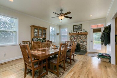 4555 Redwood Ave, Grants Pass, OR 97527 - photo 7