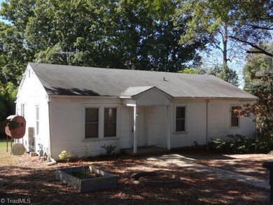 527 Ridgeway Cir, Asheboro, NC 27205 - photo 2