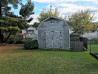 944 E Lynnwood St, Allentown, PA 18103 - photo 4