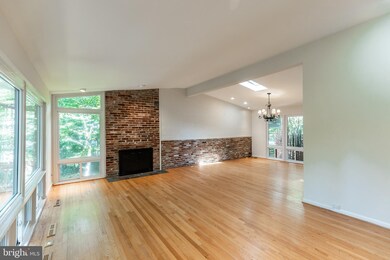 9008 Honeybee Ln, Bethesda, MD 20817 - photo 3