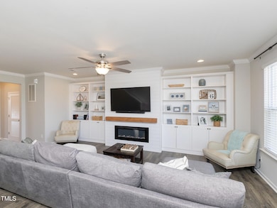 035_601_grand_central_st_living_rm