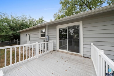 108 S Needles Dr, Brandon, SD 57005 - photo 6