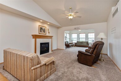 4112 Water Point Ct SW unit 4112, Cedar Rapids, IA 52404 - photo 6
