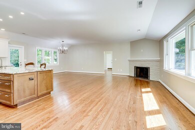 6410 Crosswoods Dr, Falls Church, VA 22044 - photo 6