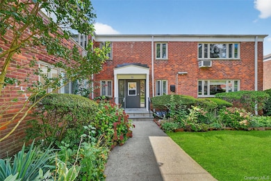 72 Lawrence Ct unit D, White Plains, NY 10603 - photo 2