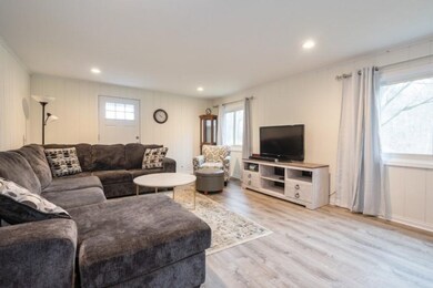 03_740NParkRoad_1_LivingRoom_LowRes