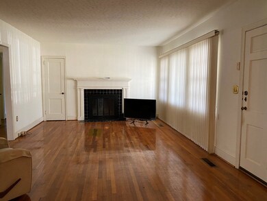 Livingroom facing fireplace