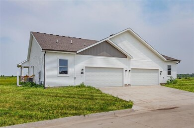 9765 Regatta Ln, Johnston, IA 50131 - photo 5
