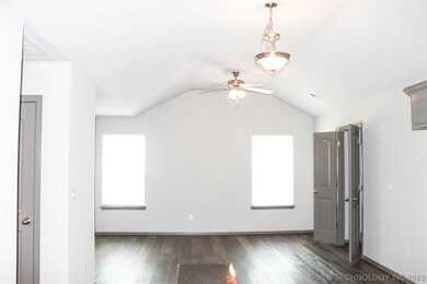 582 E 139th St, Glenpool, OK 74033 - photo 2