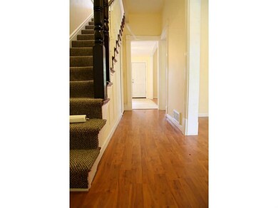 Entry/Foyer.