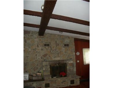 Den/Family/Great Room. Vaulted, beamed ceilings