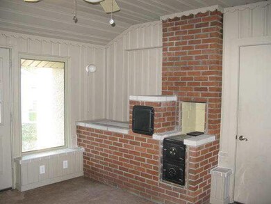 219 S Division St, Auburn, IN 46706 - photo 6