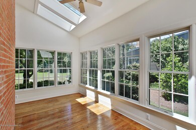 64 Highfield Ct Little Silver-large-016-