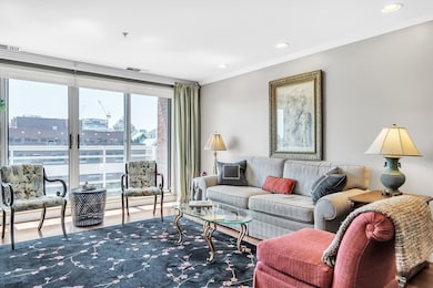 Thomas Graves Landing unit 602, Cambridge, MA 02141 - photo 2