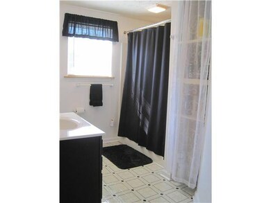 Bathroom BIG Bathroom w/ Linen Closet