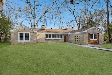 5686 N River Forest Dr, Milwaukee, WI 53209 - photo 3