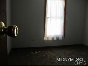 Bedroom has laundry hookups