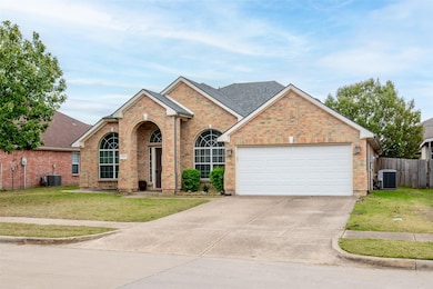 1302 Red Deer Way, Arlington, TX 76002 - photo 2