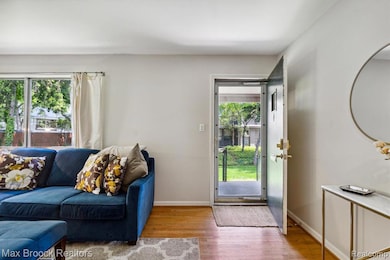 1047 N Old Woodward Ave unit 4, Birmingham, MI 48009 - photo 6