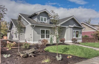 995 NW Rimrock Dr, Redmond, OR 97756 - photo 2