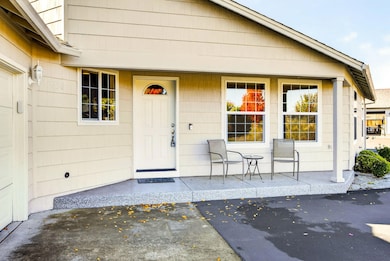 826 Crystal Dr, Eagle Point, OR 97524 - photo 2