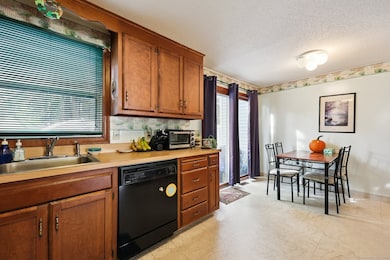 11 Saint Marc Cir O Cir, South Windsor, CT 06074 - photo 2