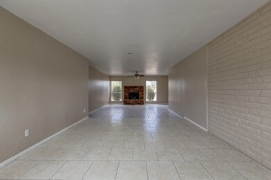 004_Main Room