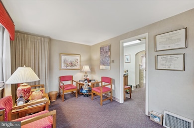 363 Holmes Rd, Holmes, PA 19043 - photo 3