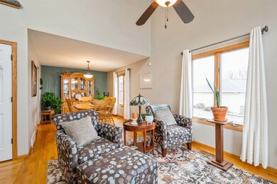 2627 31st St SW, Cedar Rapids, IA 52404 - photo 6