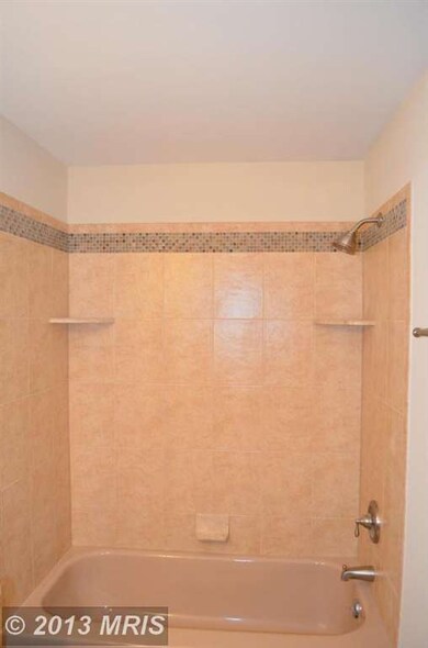 9504 Gunview Rd, Nottingham, MD 21236 - photo 4