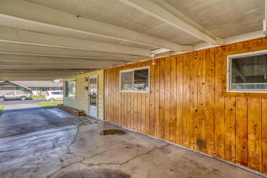 1022 SW 13th St, Redmond, OR 97756 - photo 4