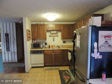 35 Yew Rd, Essex, MD 21221 - photo 5