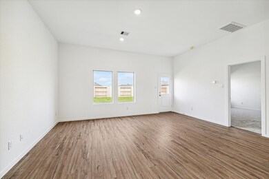 9923 Oakheath Bluff Dr, Baytown, TX 77521 - photo 4