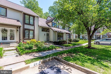 10052 Beacon Pond Ln, Burke, VA 22015 - photo 2