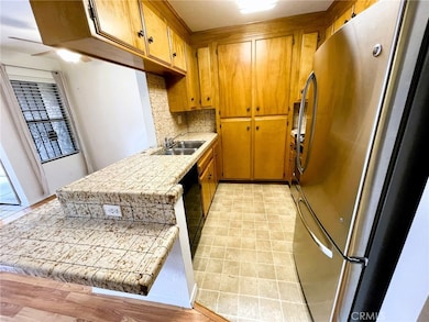 Kitchen with breakfast bar