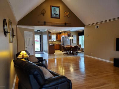 8801 Fox Chase Place, Louisville, KY 40228 - photo 6