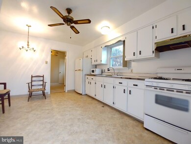 29736 Wilson Rd, Mechanicsville, MD 20659 - photo 3