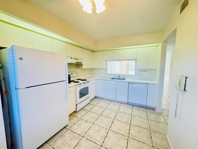 Eat-in Kitchen