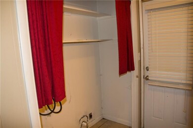 810 W Moore St, Henryetta, OK 74437 - photo 4