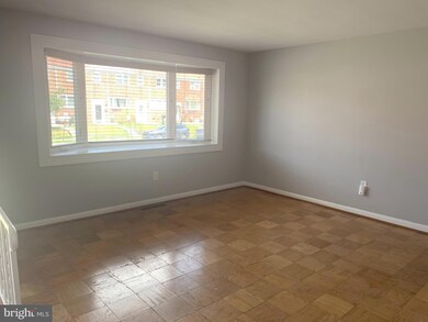 949 Circle Dr, Halethorpe, MD 21227 - photo 4