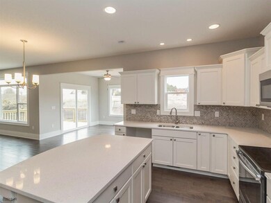 9906 Marnewood Dr, Johnston, IA 50131 - photo 4