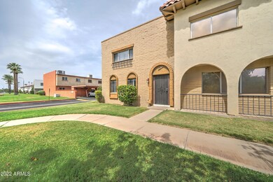 2916 E Clarendon Ave-2