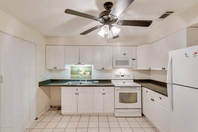 2456 Uranus Kitchen -2
