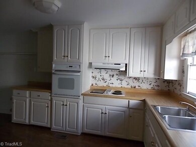 818 Sherwood Rd, Asheboro, NC 27205 - photo 5