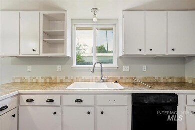 631 W Nevada Ave, Homedale, ID 83628 - photo 4