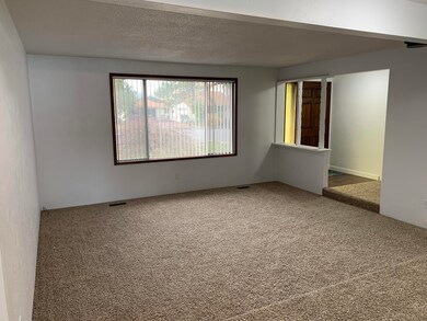 820 N 10th St, Central Point, OR 97502 - photo 4