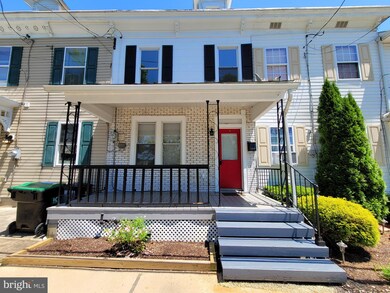 702 N Warren St, Orwigsburg, PA 17961 - photo 2