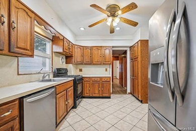 103 Smith St unit 1, Lynbrook, NY 11563 - photo 4