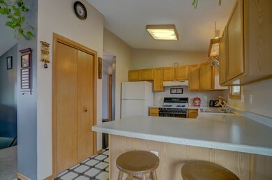 142 Gunther Dr, Evansville, WI 53536 - photo 4