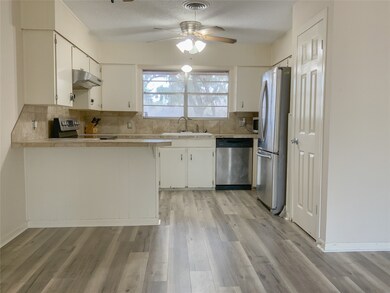 930 Mulberry Ln, Brazoria, TX 77422 - photo 5